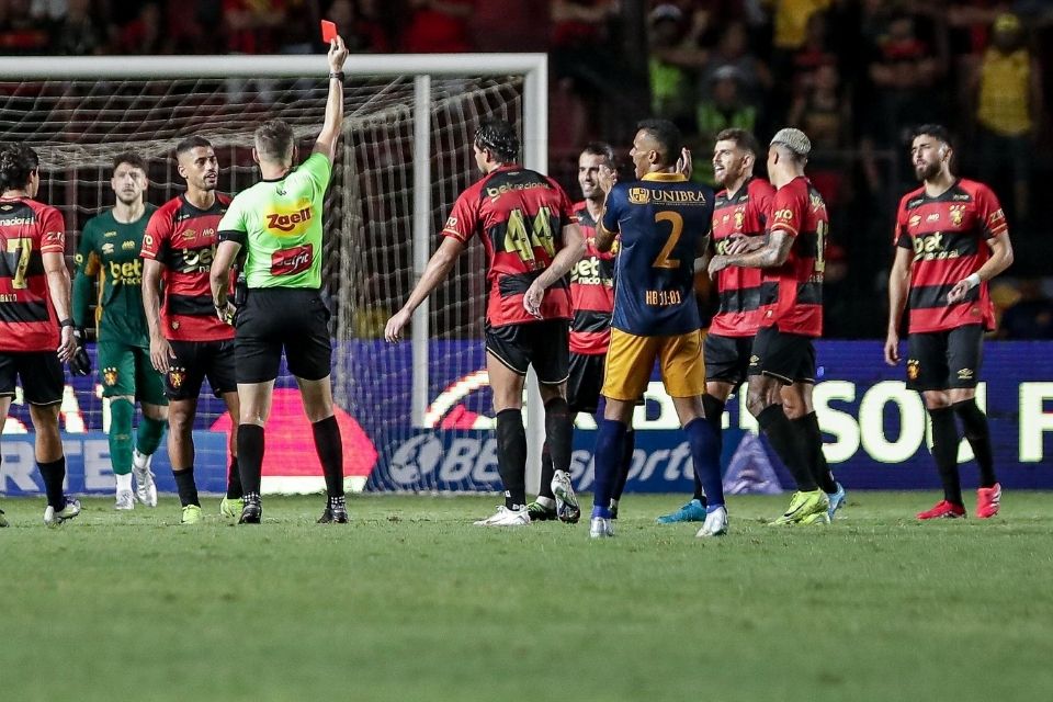 Sérgio Oliveira foi expulso contra o Retrô