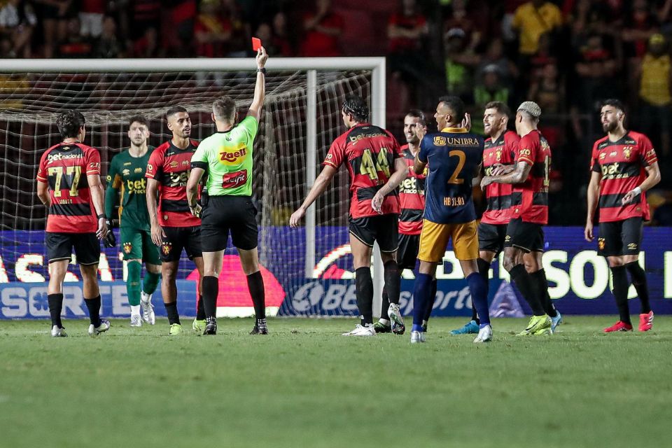 Final foi marcada por cenas lamentáveis após  a disputa de pênaltis