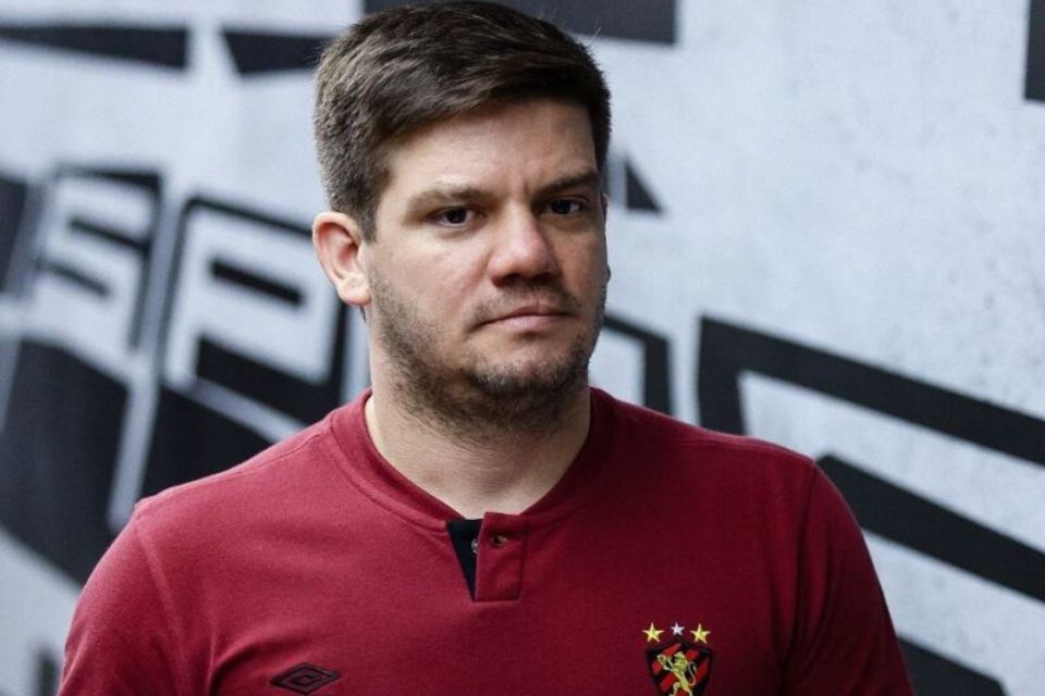 VP do Sport critica veementemente arbitragem após pênalti contra o Palmeiras