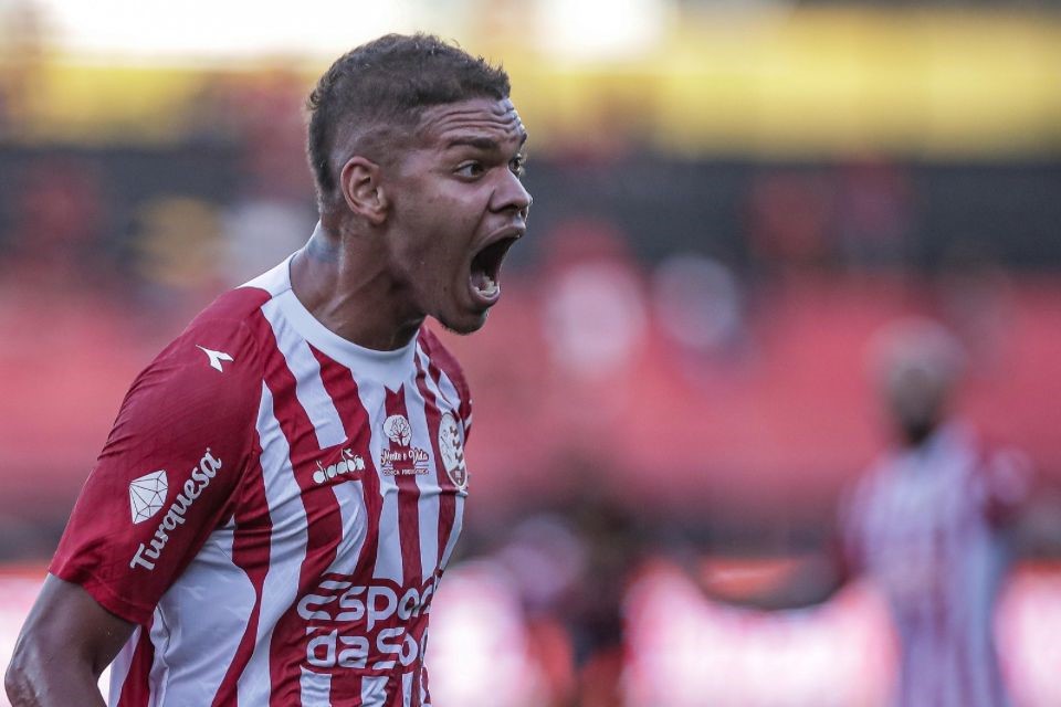 Felipe Santana vem tendo um 2025 de destaque na defesa alvirrubra
