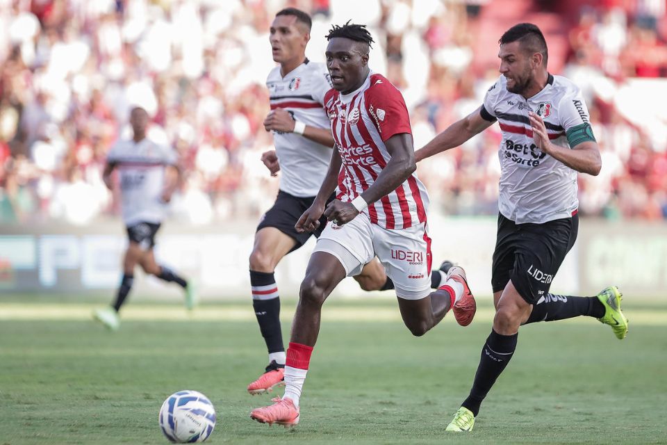 Samuel Otusanya deve estar de saída do Náutico
