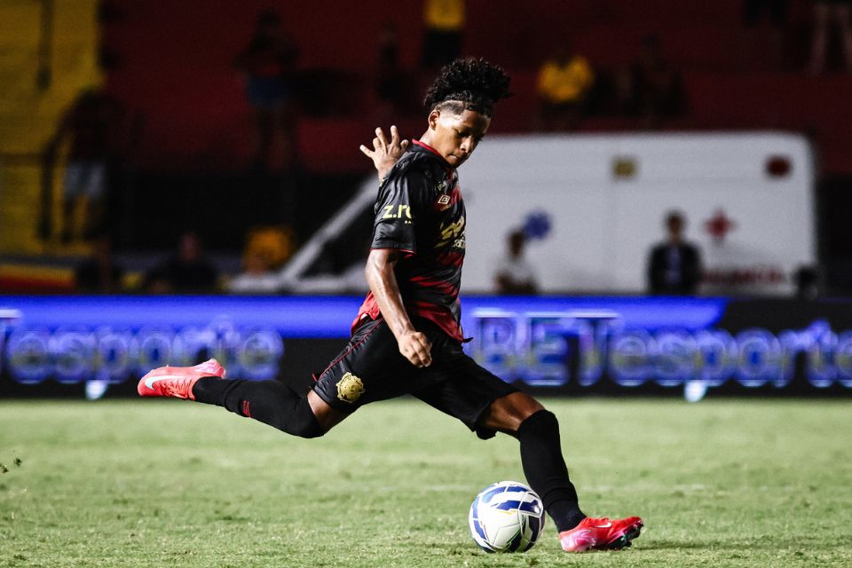 Quase dois meses que Zé Lucas não entra em campo com a camisa do Sport