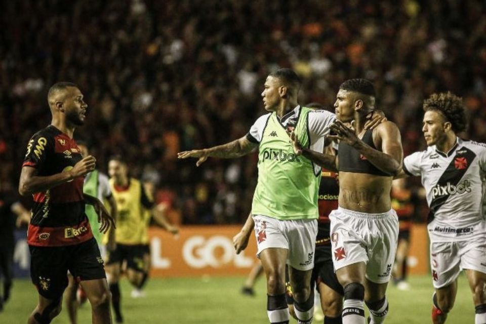 Em sua comemoração, Raniel provocou a torcida do Sport