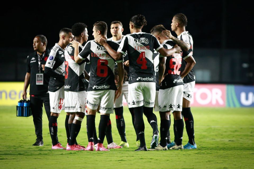 Vasco recebe o Sport em momento de turbulência na temporada