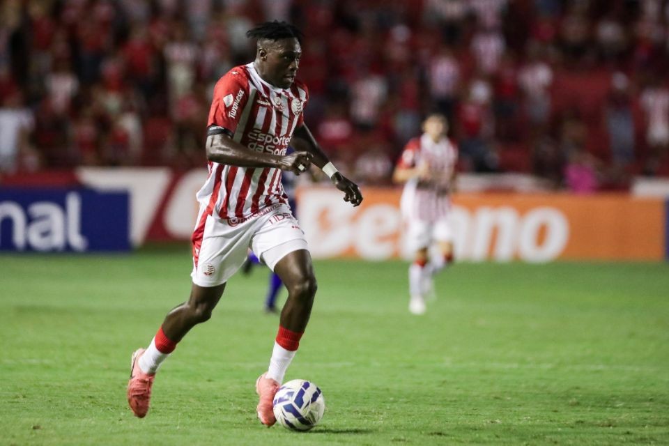 Samuel Otusanya vinha fazendo bom início de temporada pelo Náutico