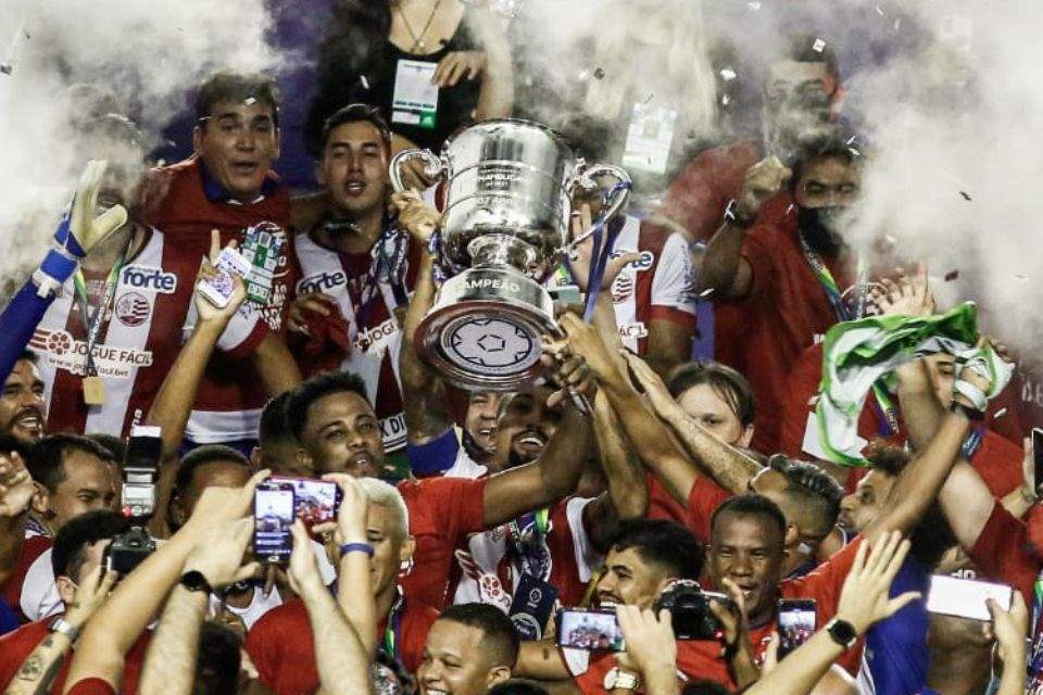Hélio dos Anjos foi campeão pernambucano pelo Náutico em 2021