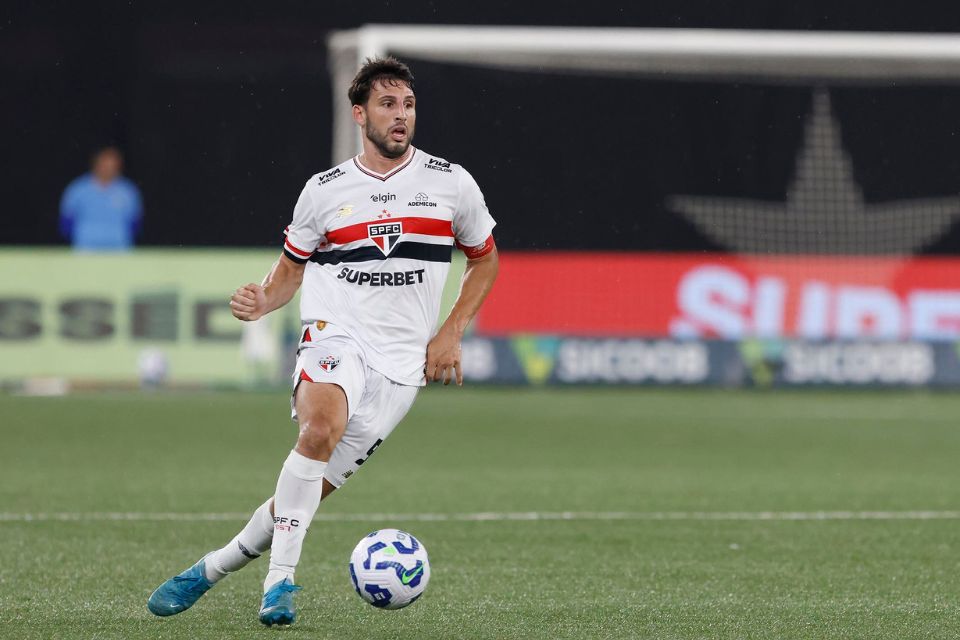 Calleri se machucou durante uma dividida com o volante Marlon Freitas/Rubens Chiri / S&atilde;o Paulo FC