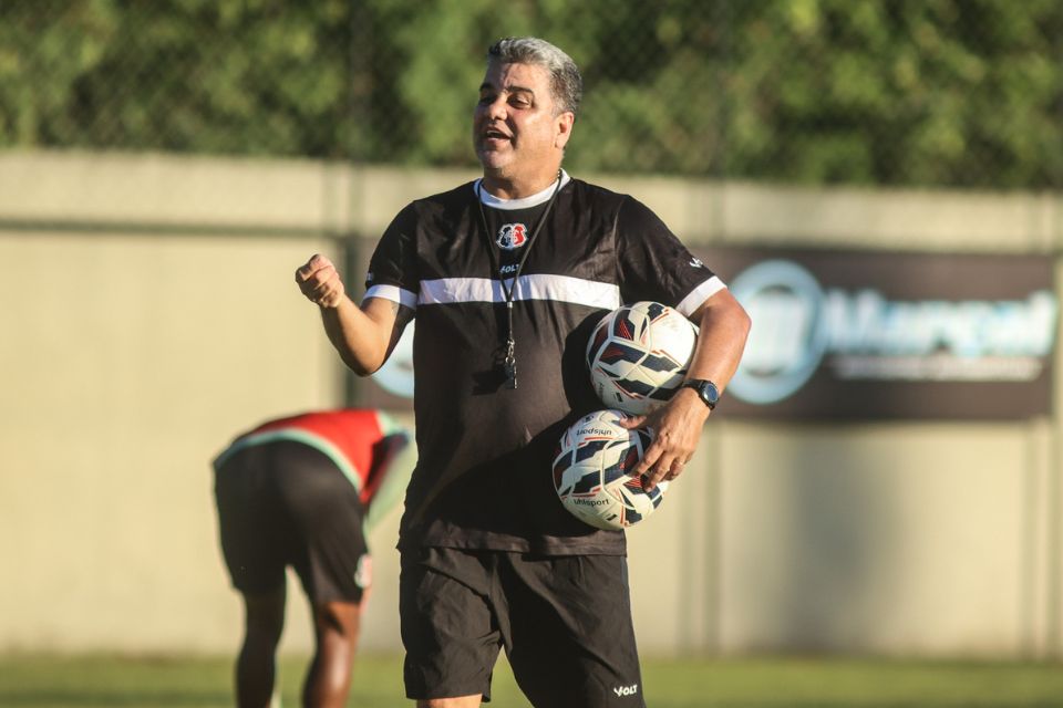 Técnico do Santa Cruz valoriza treinos e projeta confronto duro contra o Treze

