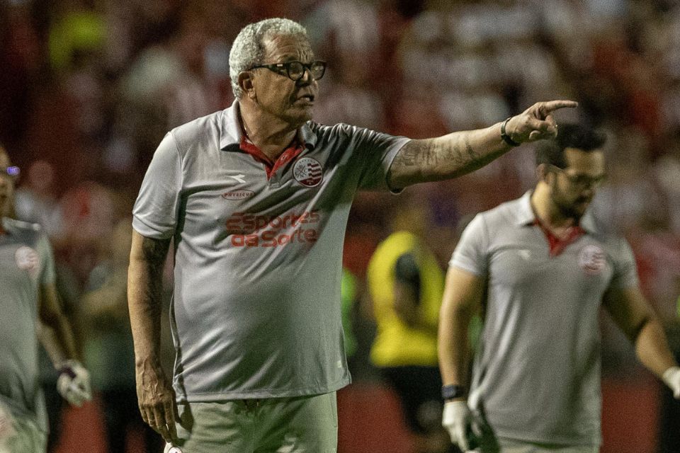 Hélio dos Anjos em sua reestreia pelo Náutico