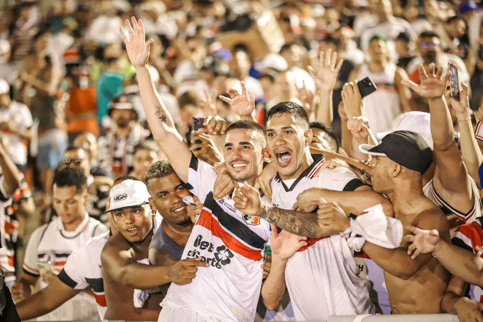 Com o apoio da torcida, Santa Cruz estreou na Série D com vitória diante do Treze, na Paraíba