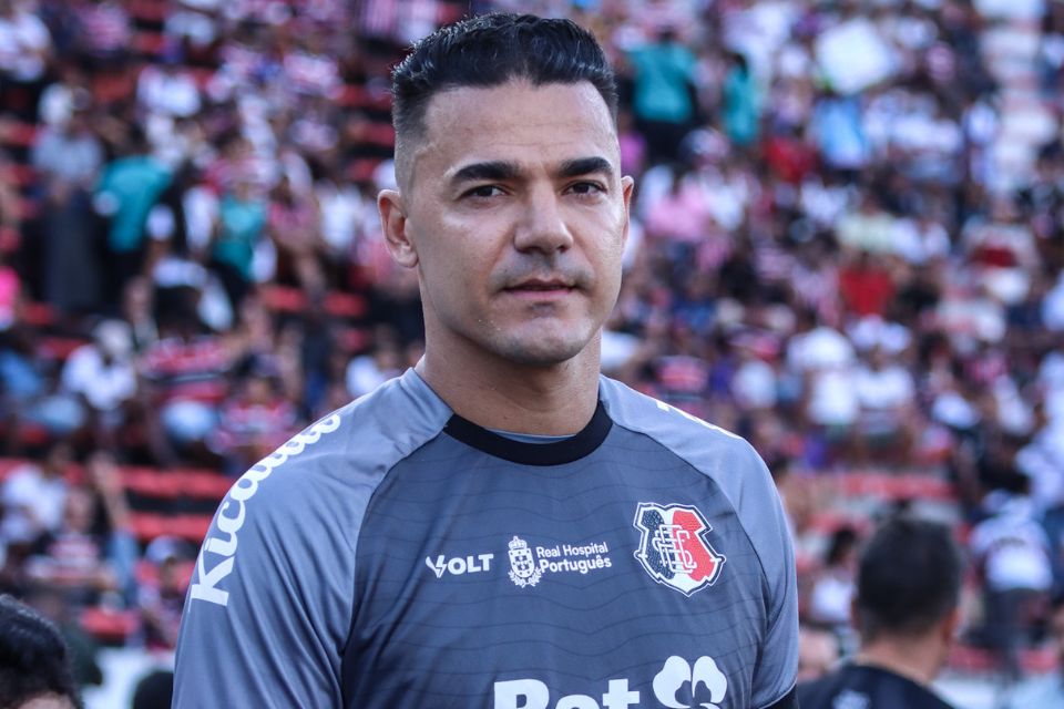 O arqueiro foi um dos principais destaques do triunfo coral 