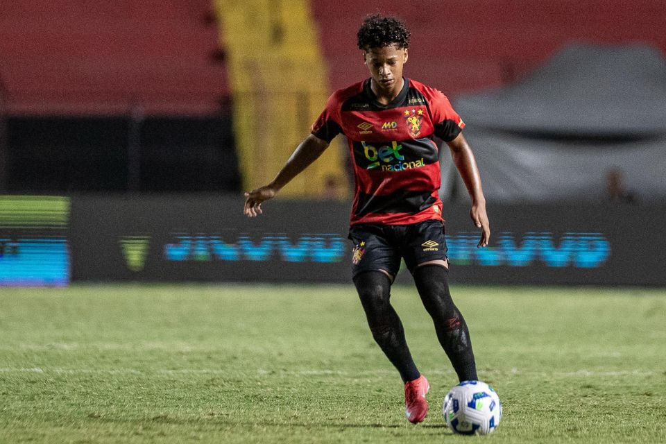 Após retorno da Seleção Brasileira sub-17, Sport aumenta multa de Zé Lucas