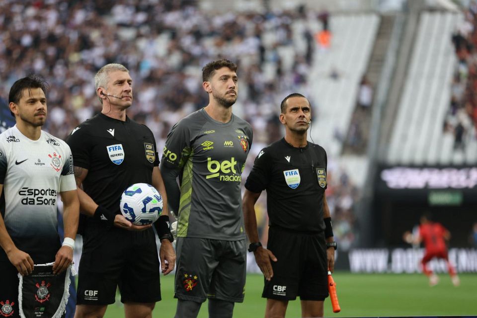 arbitragem de Corinthians e Sport/Giuliano Abrah&atilde;o / Sport Recife.