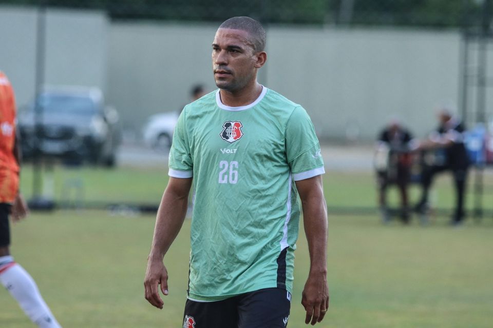 Toty sofre nova lesão no joelho e desfalca o Santa Cruz por 15 dias
