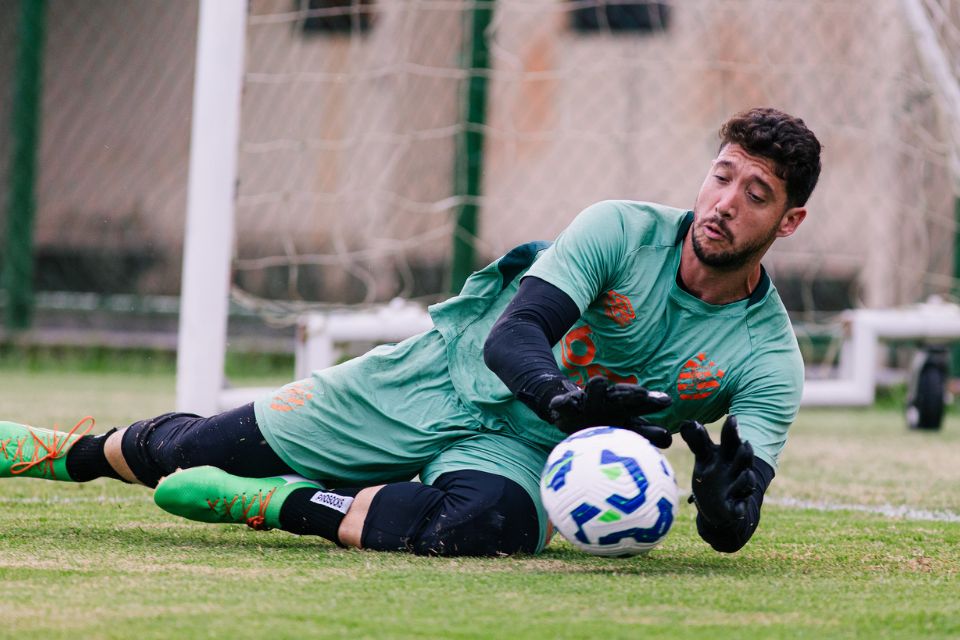 Goleiro Caíque França teve semana de treinamentos junto ao elenco do Sport