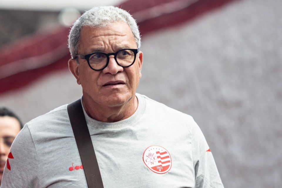 Hélio dos Anjos pontuou pontos positivos em derrota alvirrubra deste sábado (26)