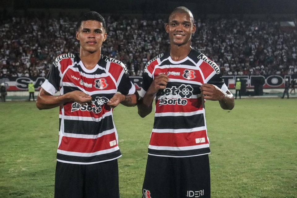 David Cabeça e Ryan em estreia pelo profissional do Santa Cruz