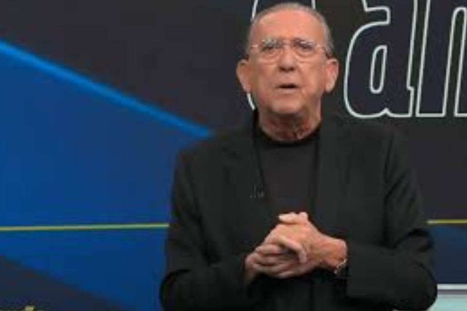Galvão Bueno criticou uma possível utilização da camisa vermelha no Brasil