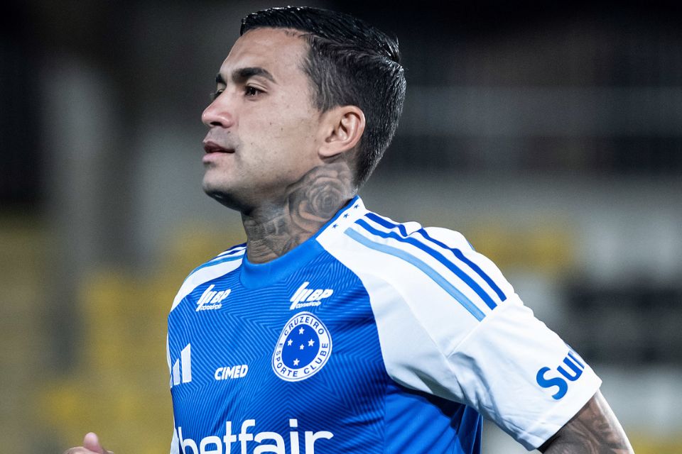 Dudu chegou a voltar aos treinos nos &uacute;ltimos dias, mas a decis&atilde;o j&aacute; estava tomada nos bastidores/Gustavo Aleixo / Cruzeiro
