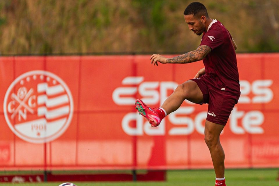 Caio Vitor admitiu evolução do Náutico e o que precisa ser feito para a equipe triunfar frente ao Brusque