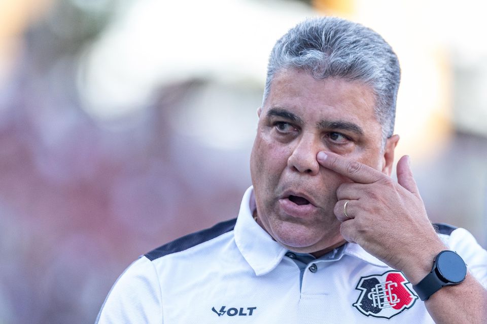 Marcelo Cabo justifica mudanças na equipe titular do Santa Cruz