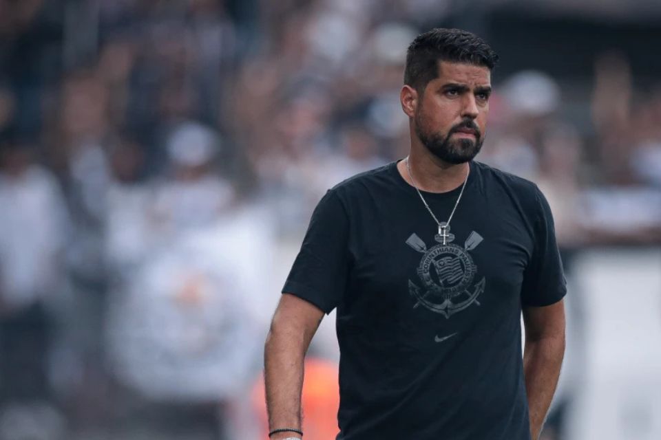 António Oliveira é um dos favoritos na lista do Sport