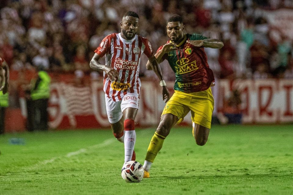 Náutico fica no empate com o Brusque nos Aflitos
