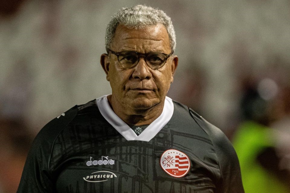 Hélio dos Anjos foi enfático ao analisar desempenho alvirrubro
