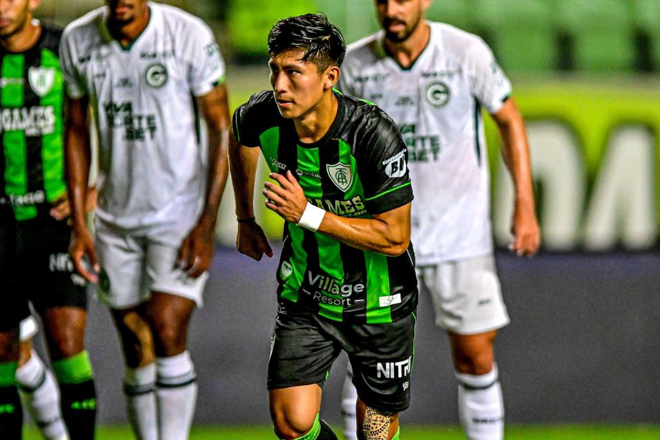 Miguelito foi preso em flagrante neste domingo após cometer injúria racial em partida da Série B do Campeonato Brasileiro