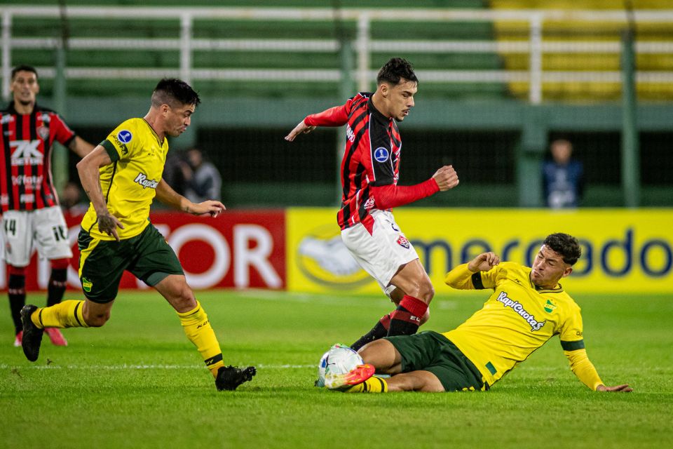 Primeiro confronto entre Vitória e Defensa terminou em 0 a 0