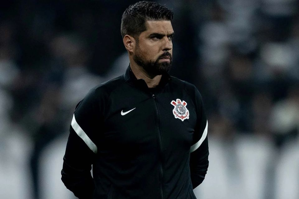 Último trabalho de António Oliveira foi no Corinthians
