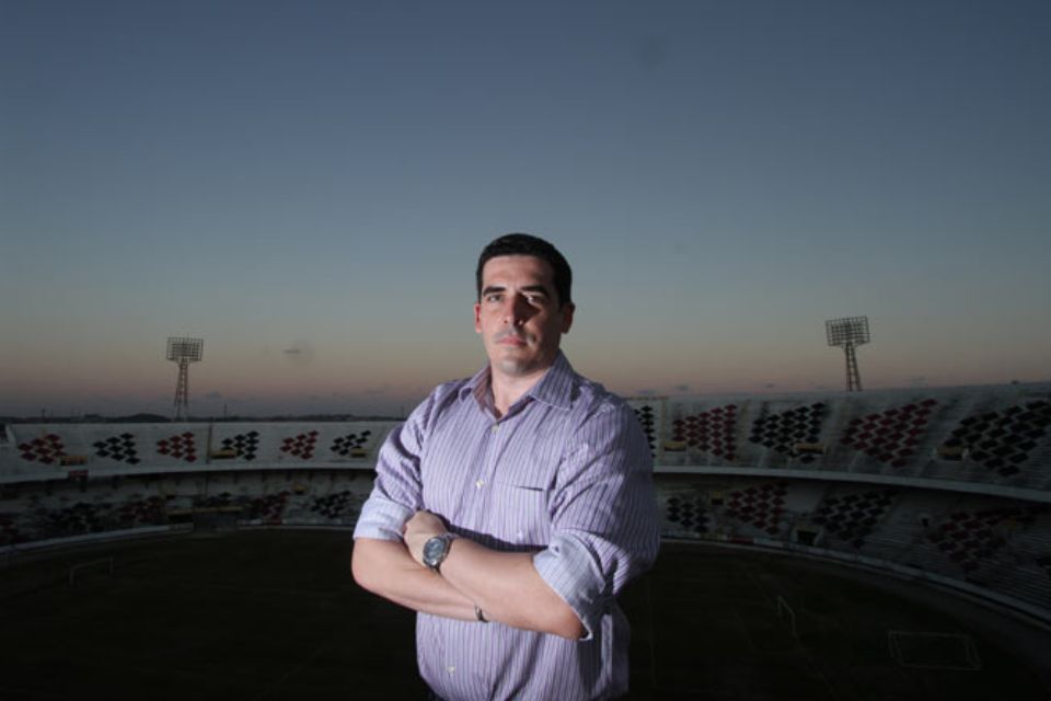 Ex-presidente do Santa Cruz, Tininho retorna ao Arruda como dirigente do América-RN
