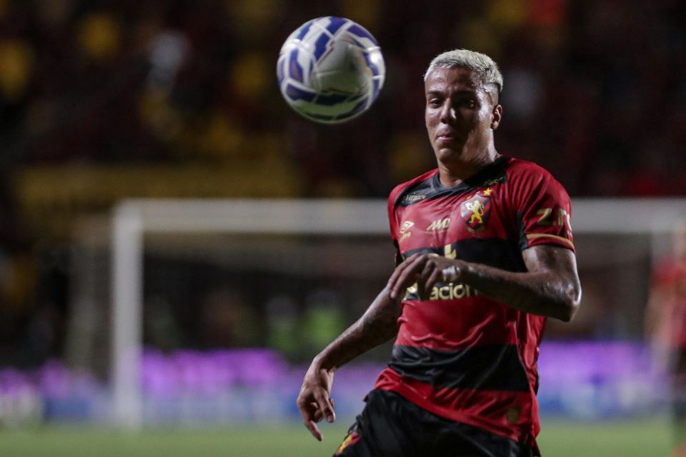 Carlos Alberto tem lidado com a pressão por desempenhos melhores nos jogos do Sport