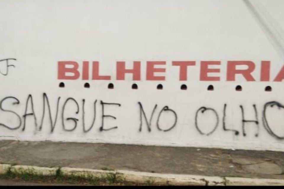 Sede do Náutico pichada nesta terça-feira (07)
