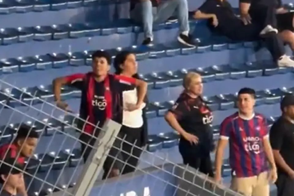 Momento do gesto racista