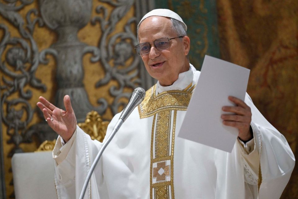 Papa Leão XIV teve o papado oficializado na manhã desta sexta-feira (09)