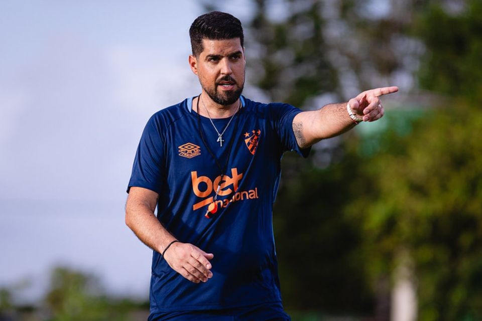 António Oliveira terá dois treinos pelo Sport até sua estreia oficial neste domingo (11)