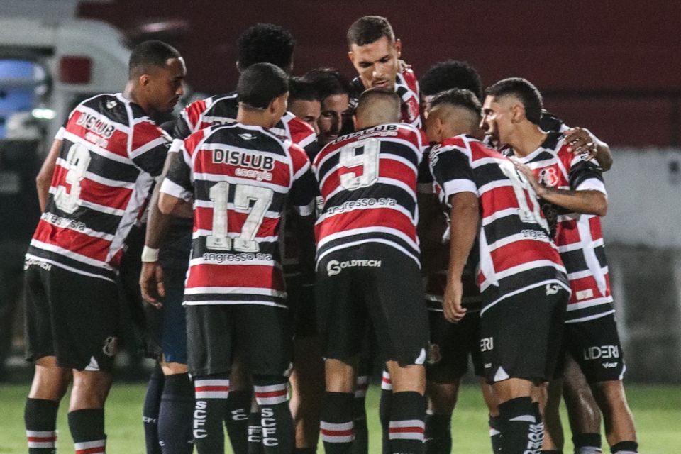 Treinador busca reforços para qualificar o elenco do Santa Cruz