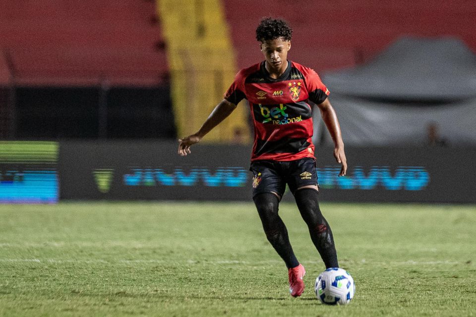 Em ação, volante Zé Lucas é um dos principais destaques do Sport na temporada