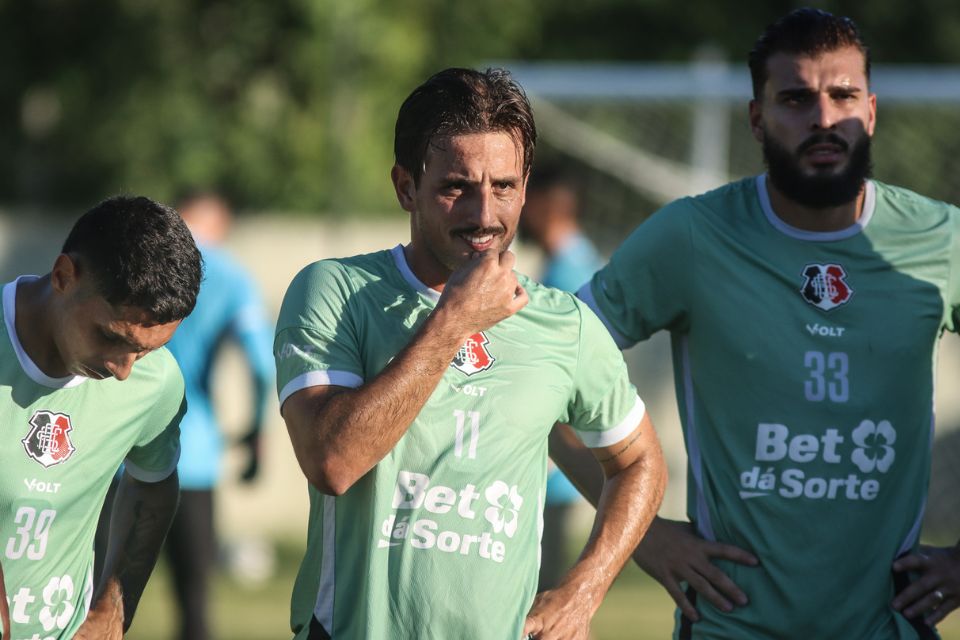 Volante tricolor celebra liderança do Grupo A3 da Série D