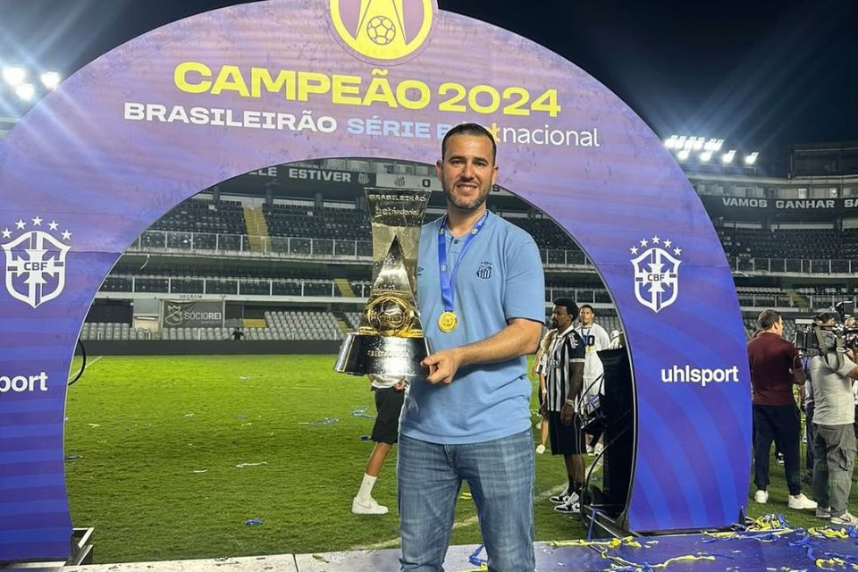  Thiago Gasparino estava atuando como gerente de mercado do Santos desde 2024