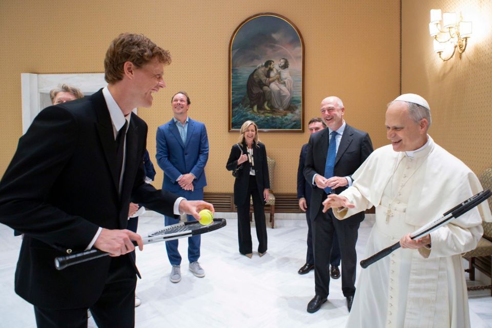 O novo papa recebeu Sinner e sua família na Cidade do Vaticano