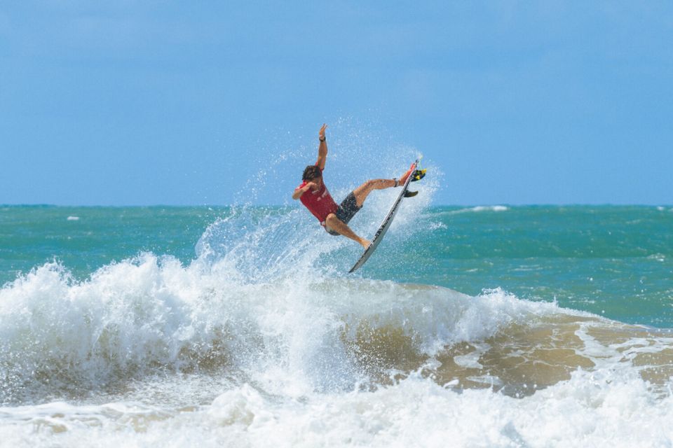 O surfista local da Praia do Borete, Luan Ferreyra, fez o segundo maior somatório do dia
