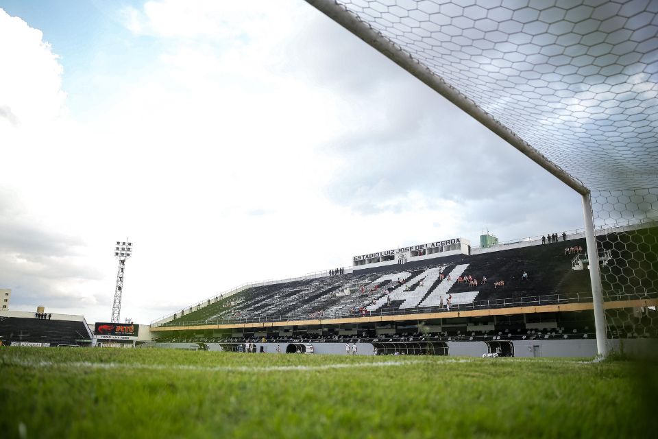 Gramado do Lacerdão é alvo de criticas de jogadores
