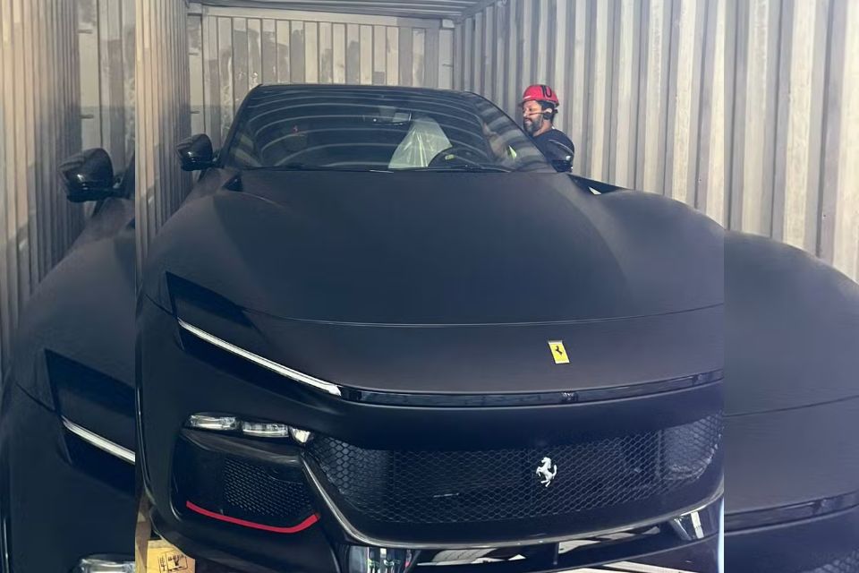 O modelo da Ferrari chegou ao Brasil em 2023/Reprodu&ccedil;&atilde;o