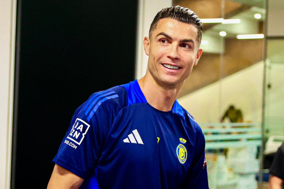 Cristiano Ronaldo voltou a liderar a lista dos atletas mais bem pagos