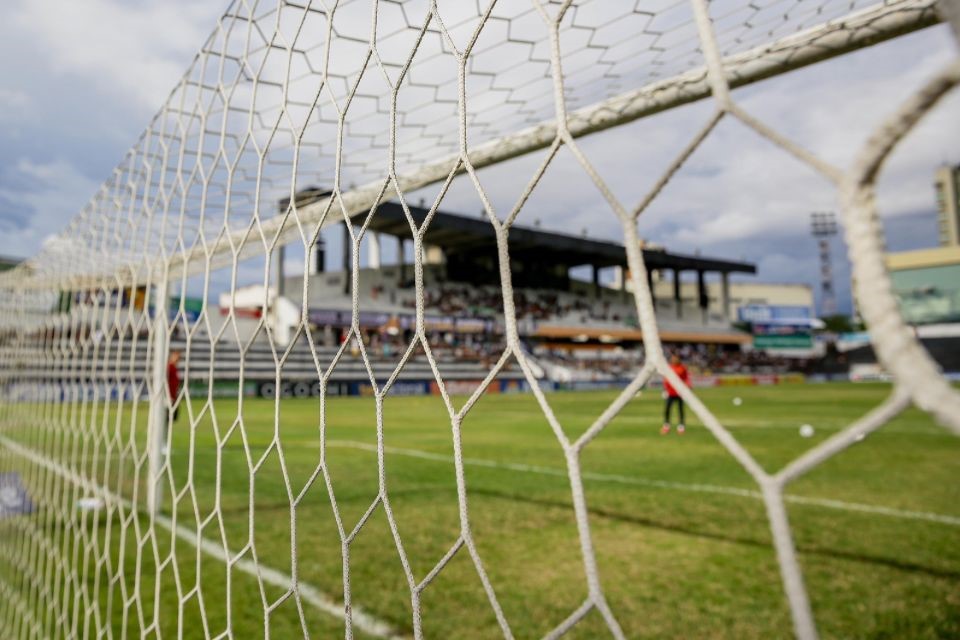 Central e Santa Cruz realizam duelo com duas torcidas neste domingo (18) em Caruaru