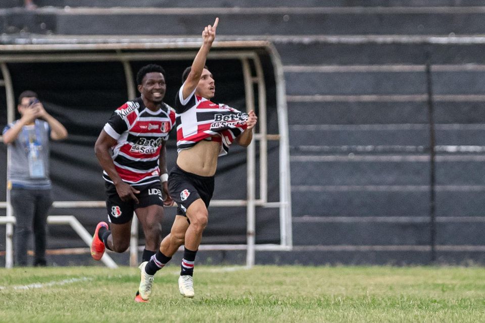 Santa Cruz estraga festa de Caruaru e vence Central no Lacerdão
