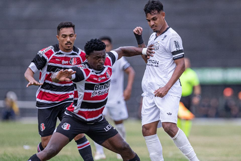 Lateral foi punido no segundo tempo da partida contra o Central 