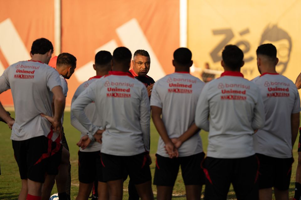 Roger Machado terá que dosar o elenco na sequência de jogos
